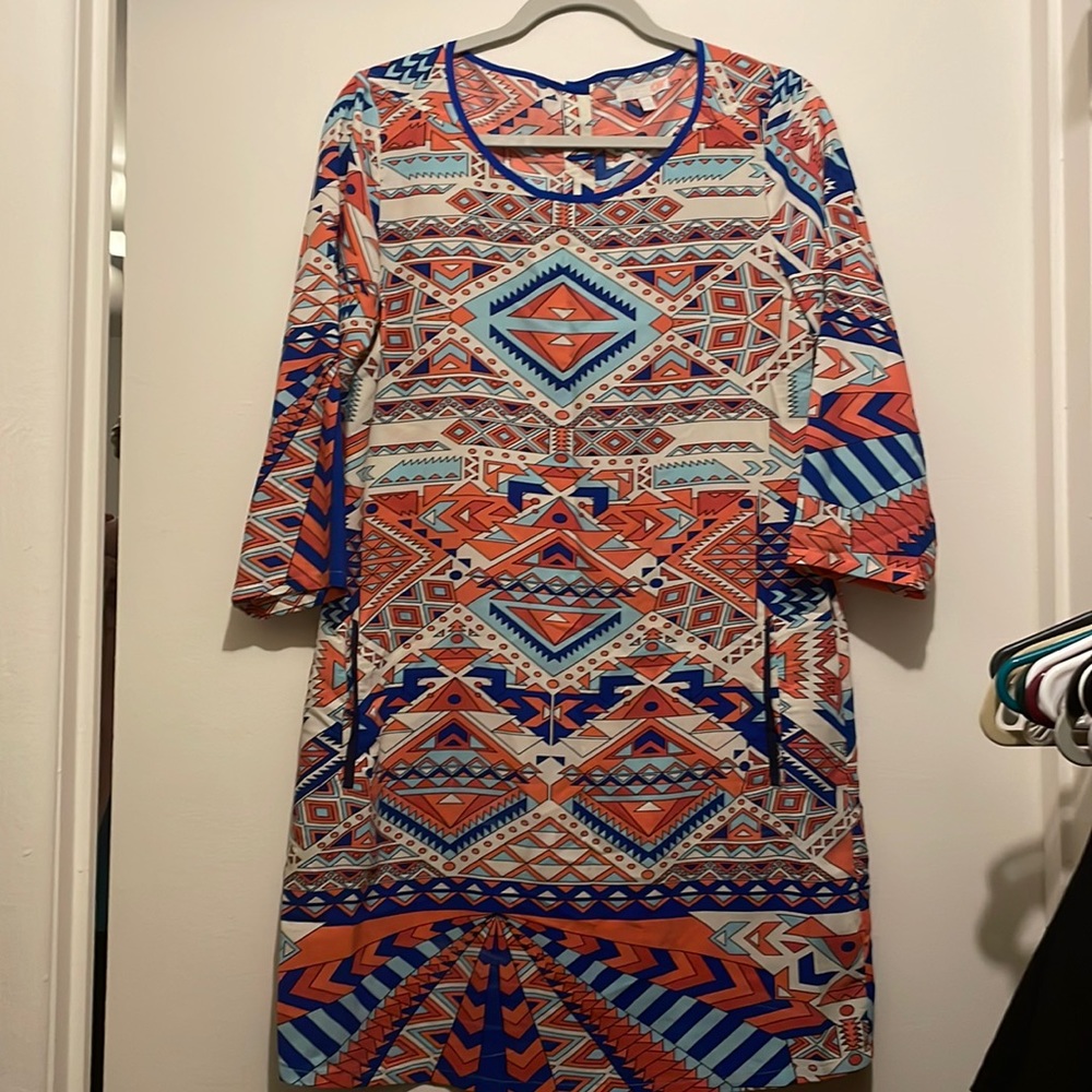 Geometric M Gianni Bini dress with back button detail